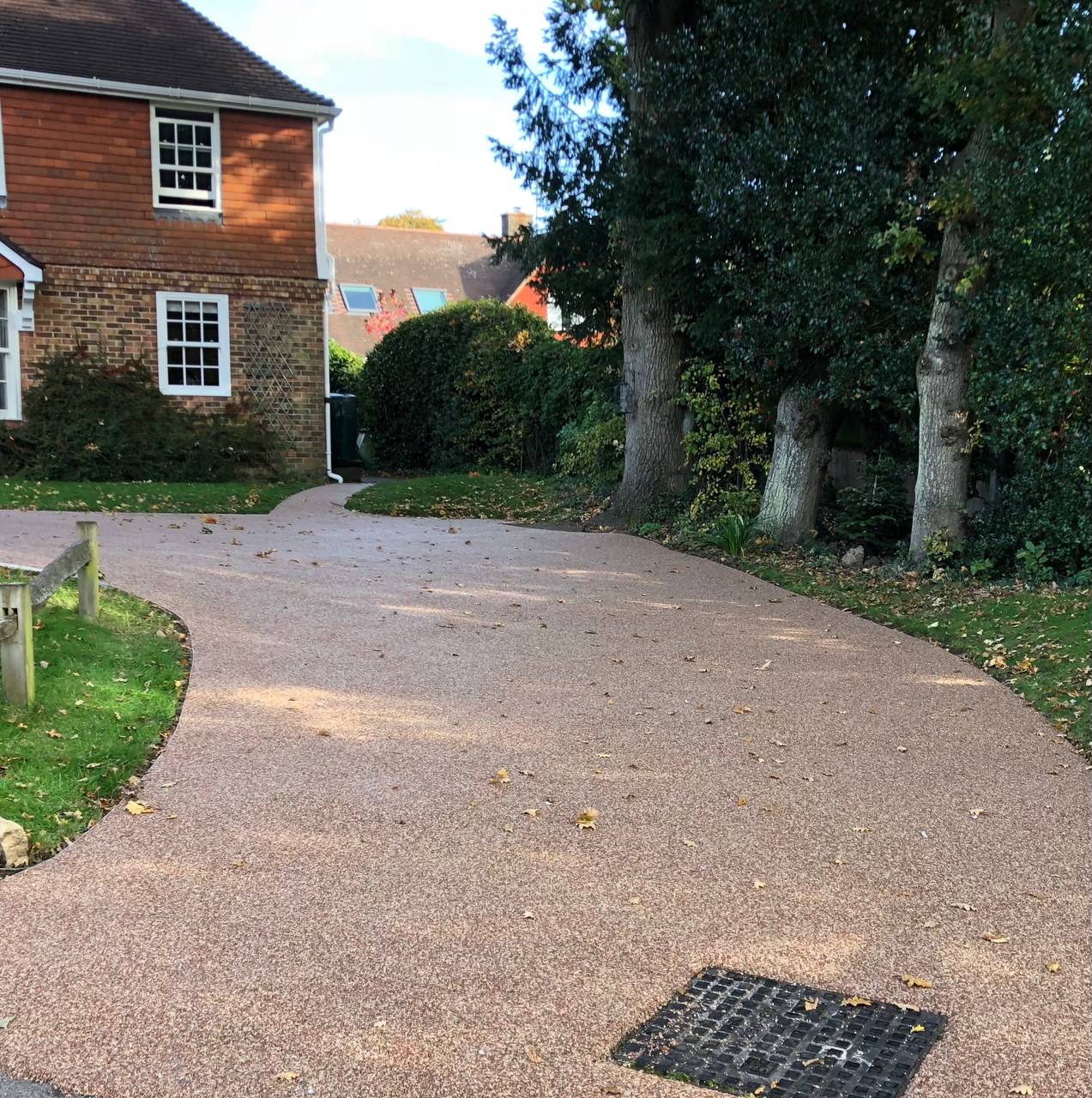 This is a photo of a gravel driveway installed in Belfast by Belfast Resin Driveways